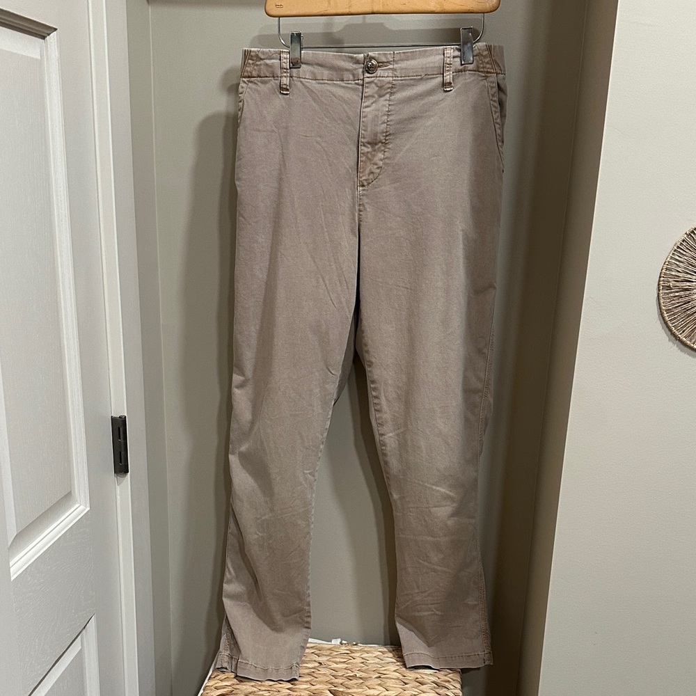 Old Navy Straight Leg Pants in Khaki